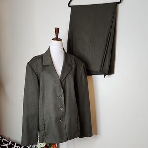 Mantles Ladies Olive Gray Wool Pant Suit Classic Plus Size